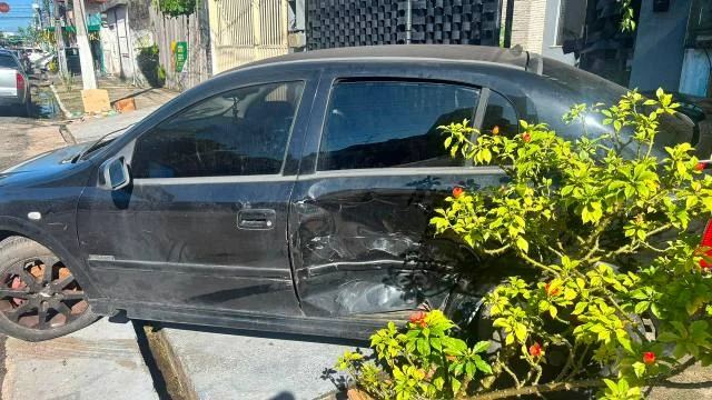 O site da Amazônia que deixou de cobrir eleições por medo de morrer Carro de Marcos Pedroso foi atingido durante a madrugada, após homens rondarem sua casa