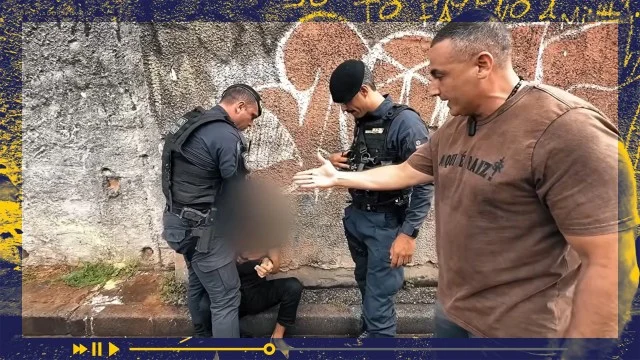 Print retirado de vídeo de um dos policiais candidatos, o deputado federal Delegado Palumpo, em operação com dois políciais